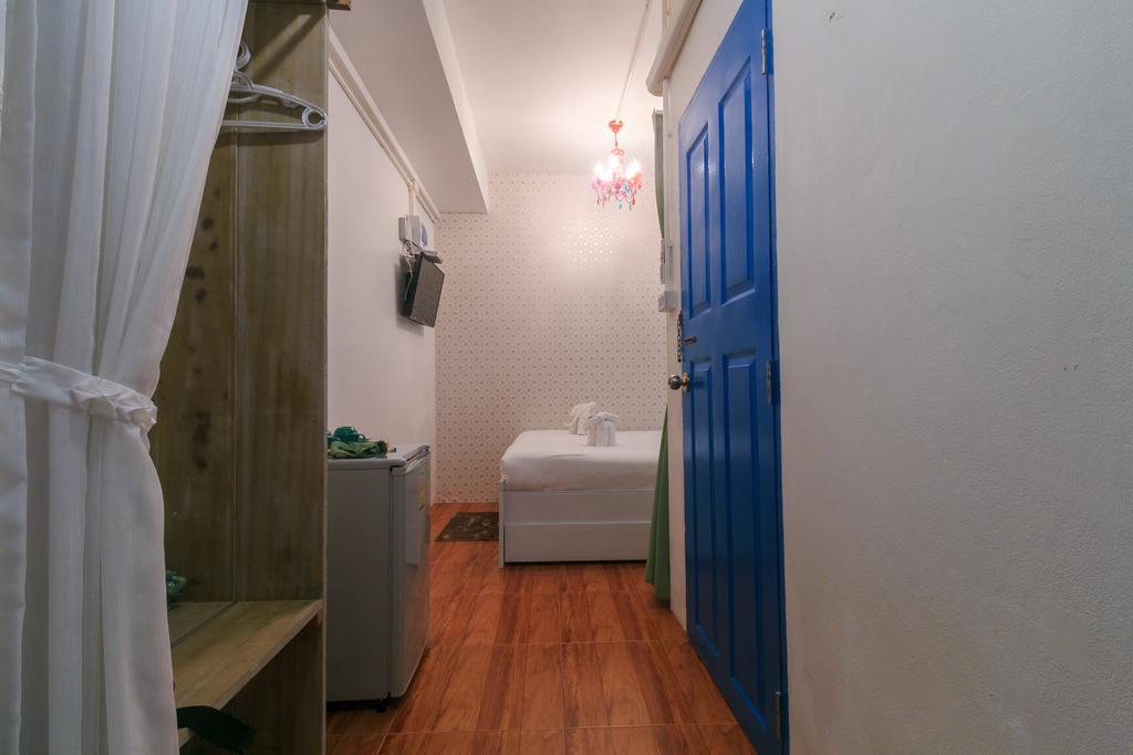 Frog House Bed & Breakfast (Adults Only) Patong Exterior photo