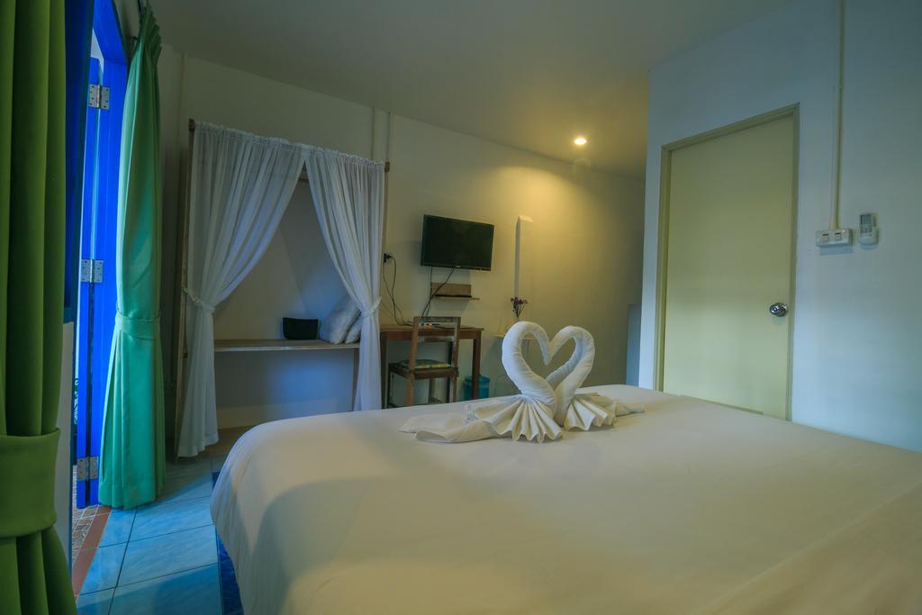 Frog House Bed & Breakfast (Adults Only) Patong Exterior photo